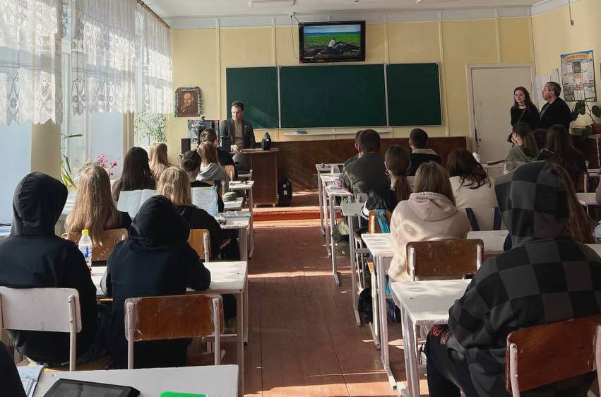 Демонстрація відео про археологічну практику